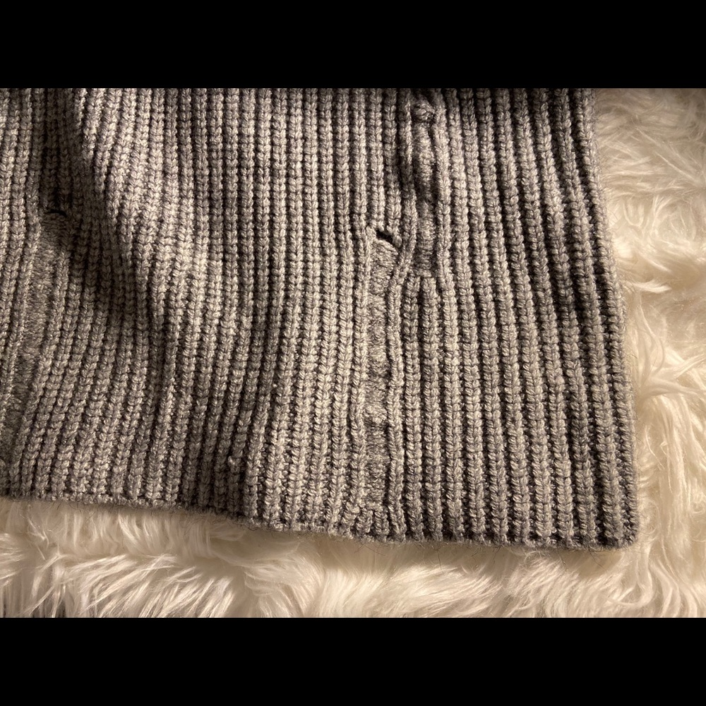 FOREVER 21 || Cropped Gray Sweater - Picture 3 of 3